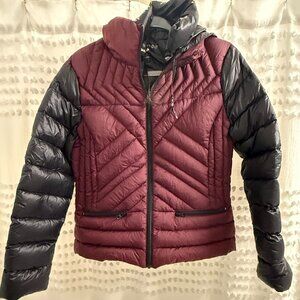 Bernardo Packable Light-weight Warm Hooded Black Burgundy Puffer Jacket Sz L